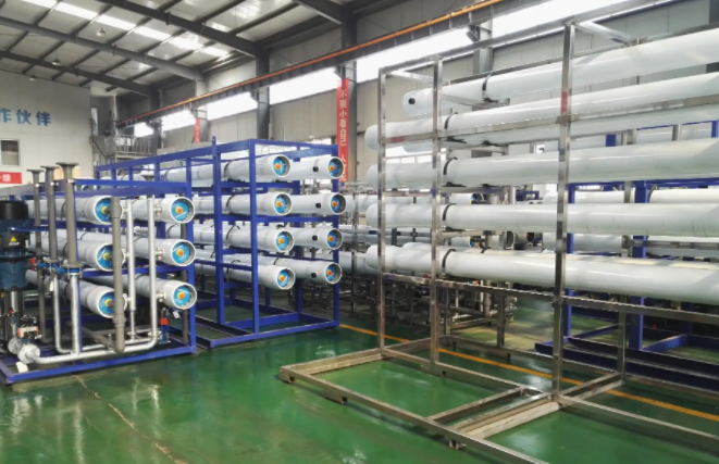 工業<a href=http://m.bjssjy.cn/fstcjssb/ target=_blank class=infotextkey>反滲透凈水設備</a>展示