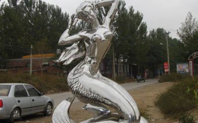公園里擺放的抱頭的玻璃鋼噴漆美人魚(yú)雕塑