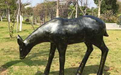 公園玻璃鋼仿銅戶(hù)外大型動(dòng)物鹿雕塑