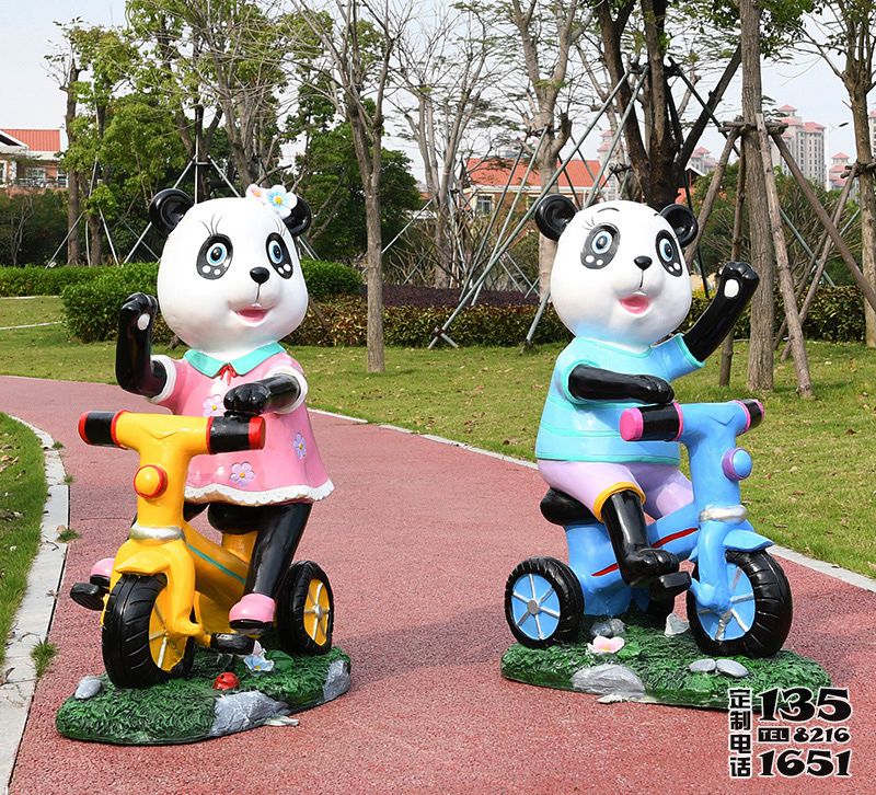 小區(qū)游樂(lè)園騎車(chē)玻璃鋼彩繪卡通熊貓雕塑 小區(qū)游樂(lè)園騎車(chē)玻璃鋼彩繪卡通熊貓雕塑