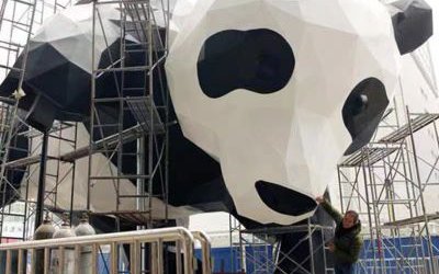 城市戶外大型仿真玻璃鋼幾何熊貓雕塑