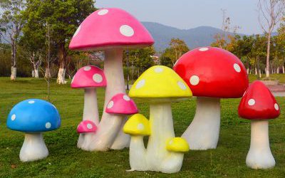 公園草坪卡通玻璃鋼彩繪蘑菇雕塑