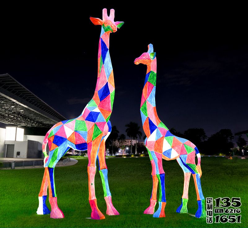 玻璃鋼彩繪幾何公園景區(qū)夜晚照明長頸鹿雕塑 玻璃鋼彩繪幾何公園景區(qū)夜晚照明長頸鹿雕塑