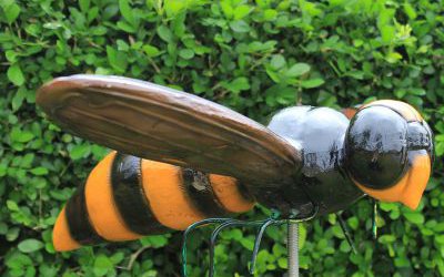 學校公園小區(qū)草坪彩繪玻璃鋼卡通蜜蜂雕塑